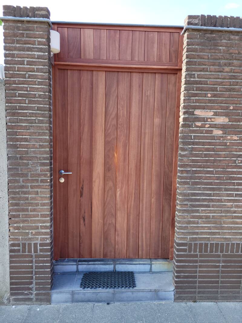 Buitentrap detail padouk treden